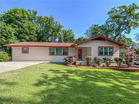 613 Park St, Flippin, AR 72634