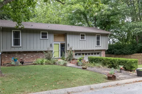 3500 N Whippoorwill Ct, Fayetteville, AR 72701