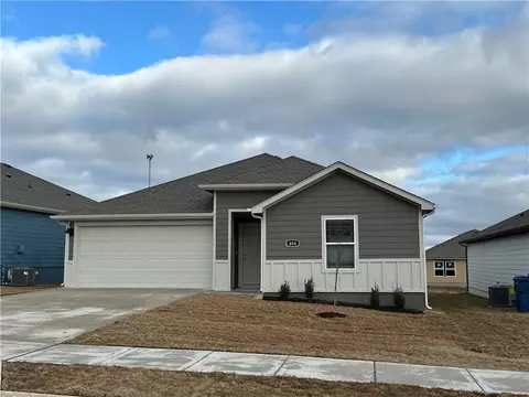 404 NW Bellflower Ave, Highfill, AR 72734