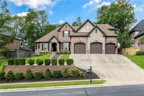 1603 NE Chapel Hill Dr, Bentonville, AR 72712