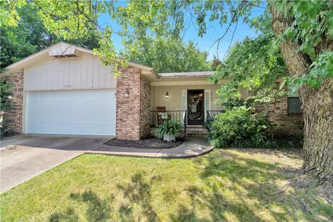 2501 E Country Way, Fayetteville, AR 72703