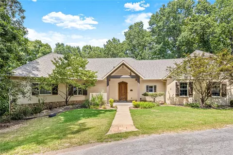 2 Binham Cir, Bella Vista, AR 72715