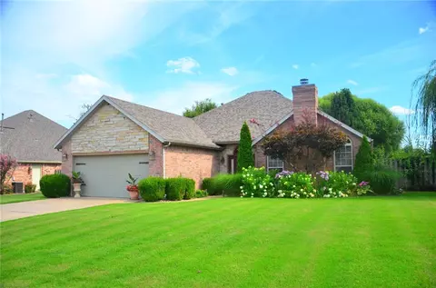 787 Chateau Ave, Springdale, AR 72764
