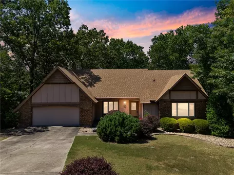 15 Dunedin Ln, Bella Vista, AR 72715