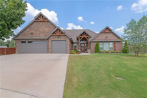 800 Flathead Cv, Bentonville, AR 72712