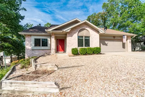 16 Milford Ln, Bella Vista, AR 72715