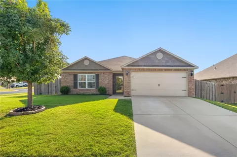217 Cherrywood Cv, Lowell, AR 72745