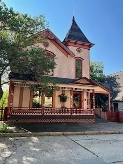 211 Spring St, Eureka Springs, AR 72632