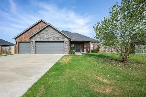 720 Harrison St, Pea Ridge, AR 72751