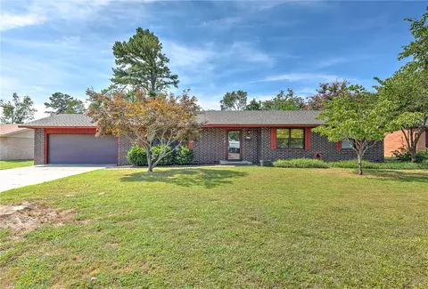 1110 Little John St, Rogers, AR 72756
