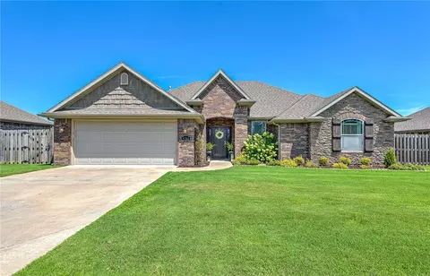 4766 Wales Dr, Fayetteville, AR 72704