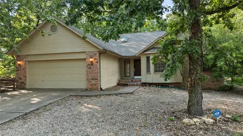 2 Melanie Ln, Bella Vista, AR 72714