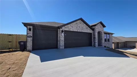 1011 Pebble Dr, Prairie Grove, AR 72753