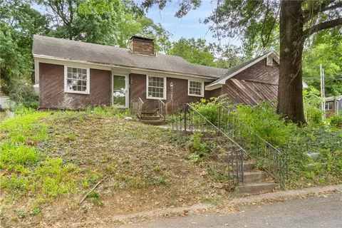 808 N Woodlawn Dr, Fayetteville, AR 72701