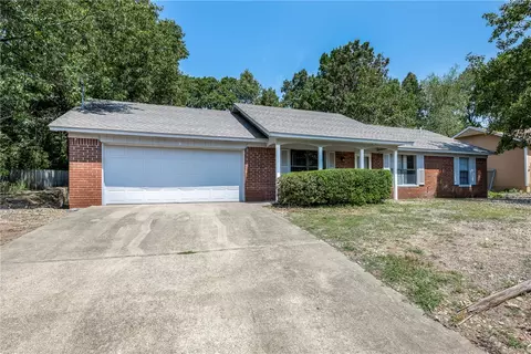 4 Oak Knoll Ln, Bella Vista, AR 72715