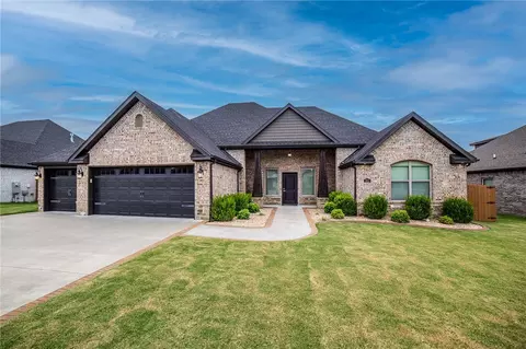 631 Chaparral St, Centerton, AR 72719