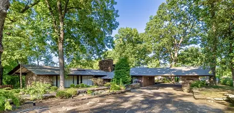 111 S Oak Hill St, Siloam Springs, AR 72761
