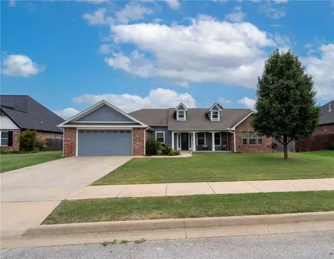 602 Meadow Brook Cir, Siloam Springs, AR 72761