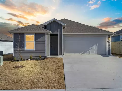 200 NW Bellflower St, Highfill, AR 72734