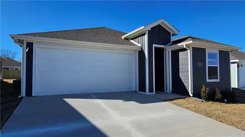 201 NW Bellflower St, Highfill, AR 72734