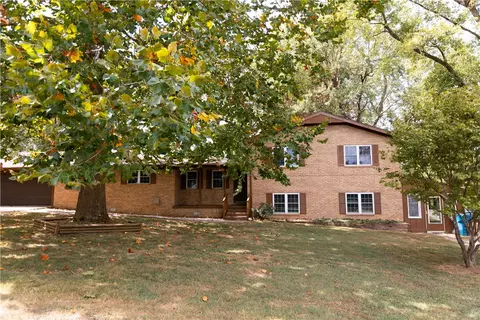 101 SE 11th Ave, Gravette, AR 72736
