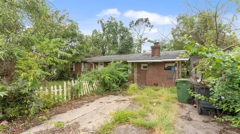 702 S 6th St, Rogers, AR 72756