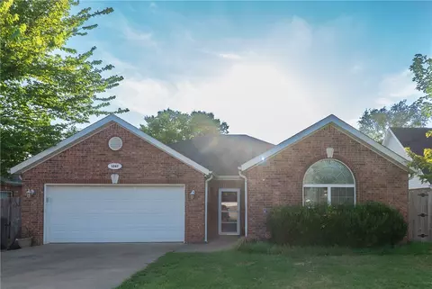 1247 Apache Trl, Springdale, AR 72764