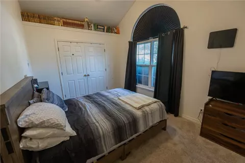 Bedroom - 1247 Apache Trl, Springdale, AR 72764 photo 2 of 3