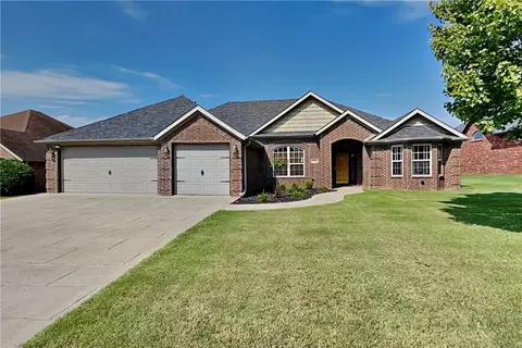 5708 S 66th St, Cave Springs, AR 72718