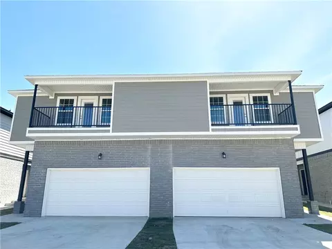 1094 S Benchmark Ln, Fayetteville, AR 72704