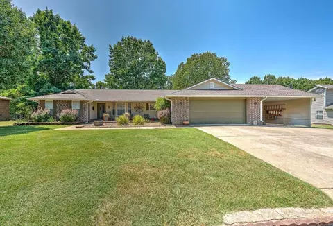 8149 Fairway Dr, Rogers, AR 72756