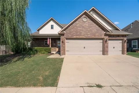 2380 S Sugarbush Ave, Fayetteville, AR 72701