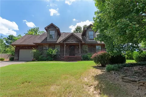 2115 W Loren Cir, Fayetteville, AR 72701