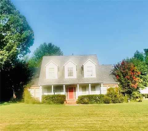 2410 Charlie Dayer Dr, Conway, AR 72034