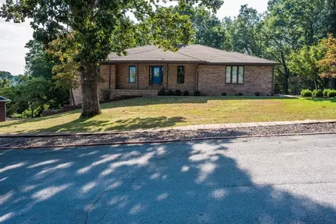 8260 Titleist Cir, Rogers, AR 72756
