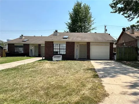 2428-2430 W Olrich St, Rogers, AR 72758