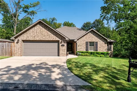 52 Clevelys Ln, Bella Vista, AR 72715