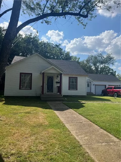 208 Douglas St, Berryville, AR 72616