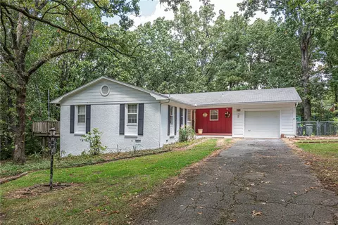 1801 E Applebury Dr, Fayetteville, AR 72701