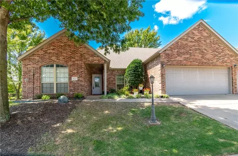 4211 Meadow View Dr, Fayetteville, AR 72703