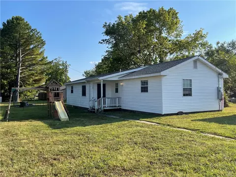 105 Birmingham St, Gravette, AR 72736