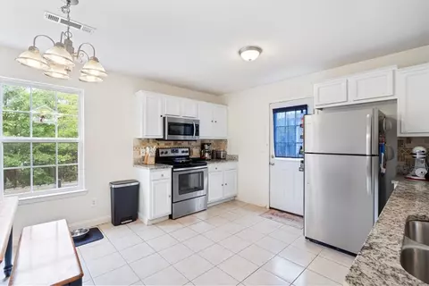 Kitchen - 699 Cascade Cir, Springdale, AR 72764 photo 1 of 2