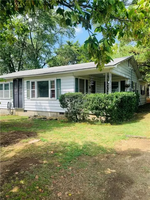 406 E 5th St, Green Forest, AR 72638