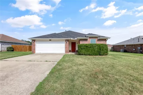 570 Sun Meadow Dr, Centerton, AR 72719