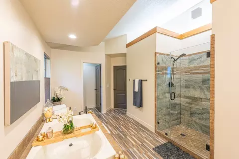 Bath - 5501 Bryant Pl, Springdale, AR 72764 photo 4 of 6