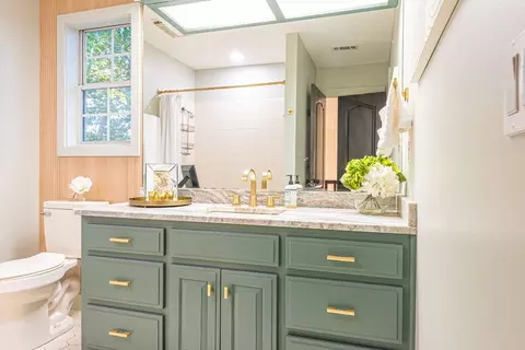 Bath - 5501 Bryant Pl, Springdale, AR 72764 photo 5 of 6