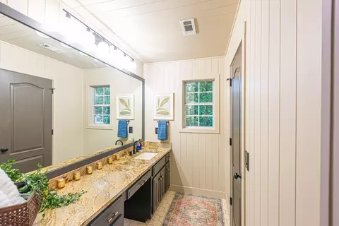Bath - 5501 Bryant Pl, Springdale, AR 72764 photo 6 of 6