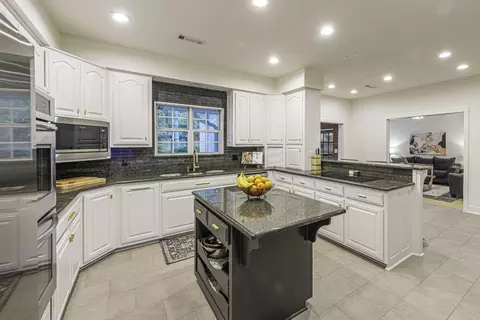 Kitchen - 5501 Bryant Pl, Springdale, AR 72764 photo 3 of 4