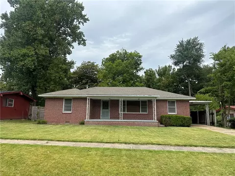 522 S Maple St, Siloam Springs, AR 72761