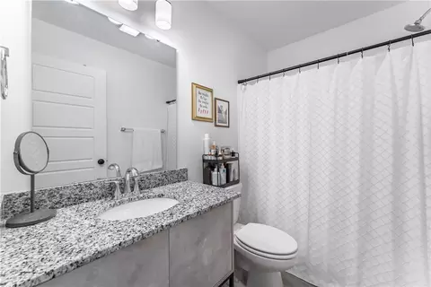 Bath - 950 Ventnor Ave, Centerton, AR 72719 photo 2 of 2